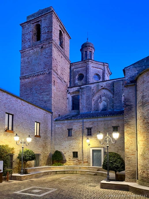 Città Sant'Angelo, piazza del teatro